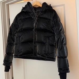 Aritzia Super Puff Shorty – Black Liquid Shine